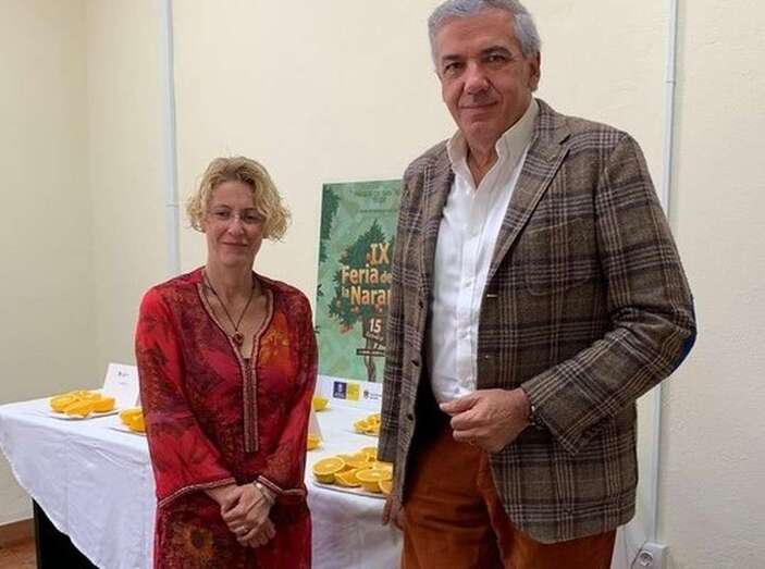 La concejala de Agricultura, Auri Saavedra, con Lluis Serra durante la Cata de La Naranja de 2019/TA.